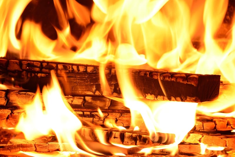 Outdoor fire pit